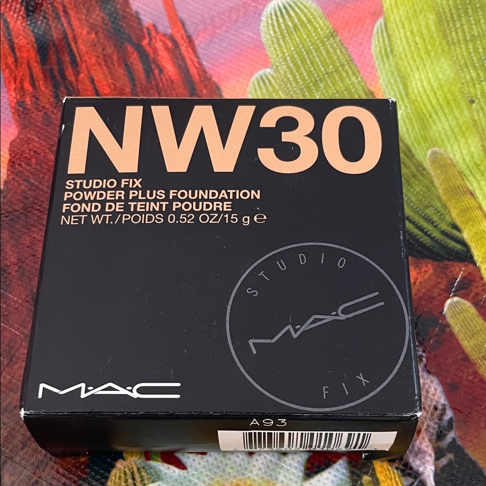 MAC Studio Fix Powder Plus Foundation - NW30